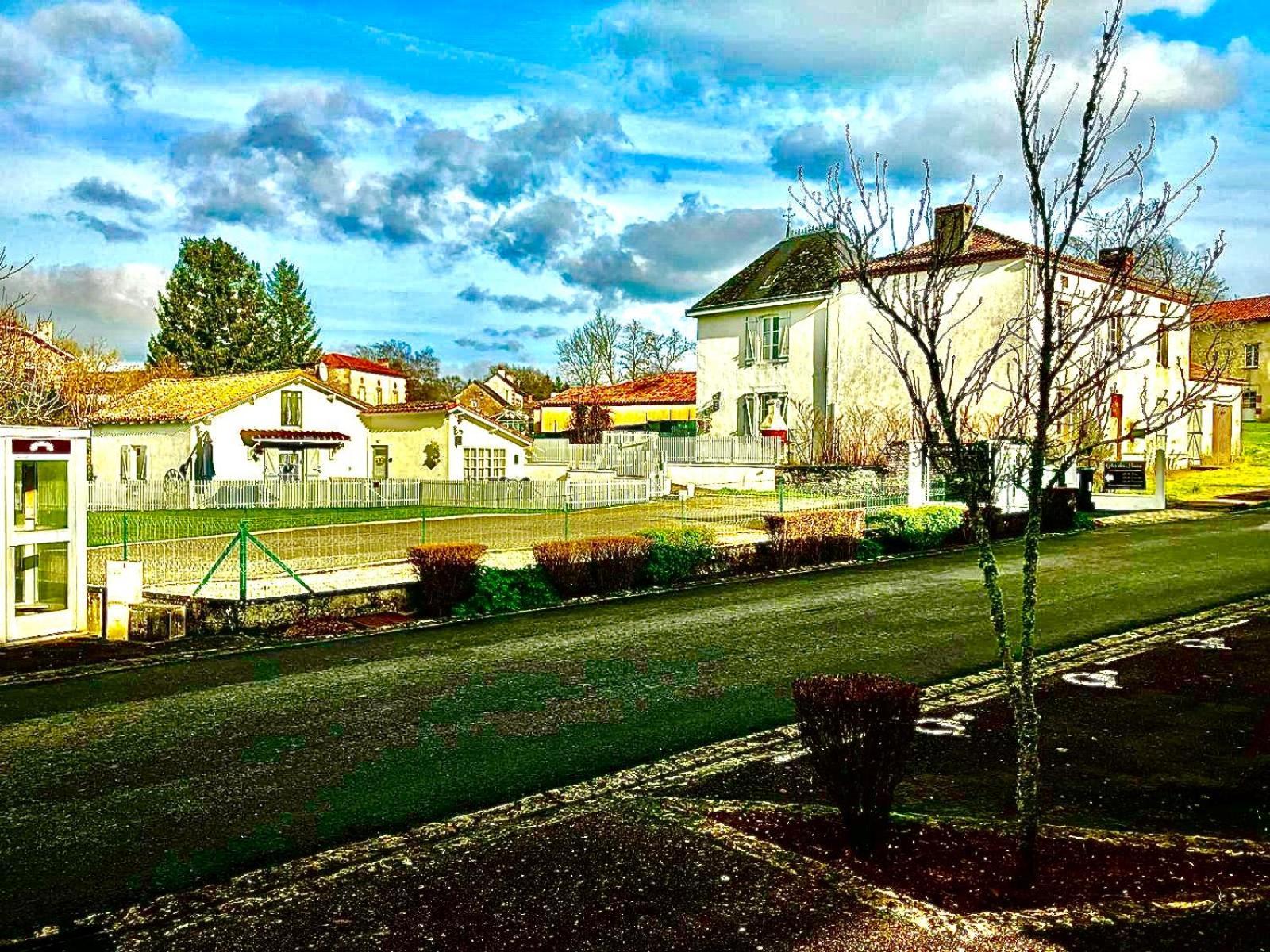 Gite Des Tournesols Oradour-Fanais Εξωτερικό φωτογραφία